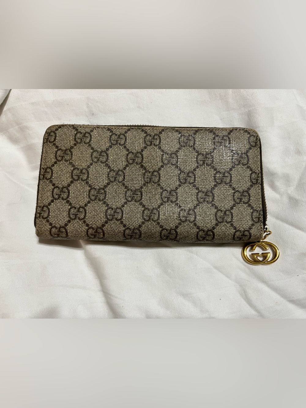 Gucci Beige GG Supreme Zip-Around Wallet
Project: zipper needs repair
G-13